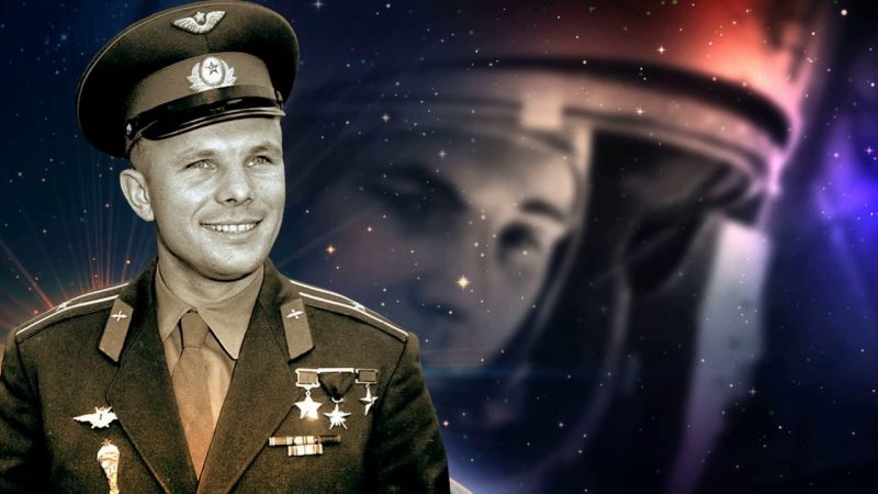Юрий Гагарин - первый космонавт в СССР